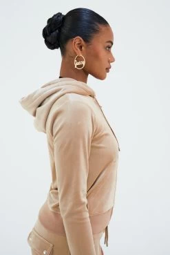 Juicy Couture NOMAD CLASSIC VELOUR ROBERTSON HOODIE -Juicy Couture 019ROBERTSONCLASS JCAP176 483 NOMADWITHDELRAYPANT JCAP180 483 NOMAD 0064