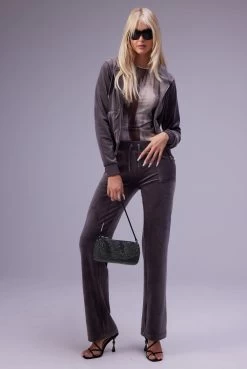 Juicy Couture TOP HAT CLASSIC VELOUR ROBERTSON HOODIE -Juicy Couture 220817 JUICYCOUTURE SHOT 102 005 f07cf539 3c82 4723 8fab e69bef8289f9