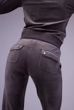 Juicy Couture TOP HAT CLASSIC VELOUR ROBERTSON HOODIE -Juicy Couture 220817 JUICYCOUTURE SHOT 102 049 1b4b8814 2bcc 4081 8e90 b02f6103546e