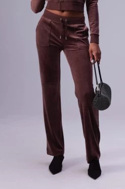 Juicy Couture BITTER CHOCOLATE CLASSIC VELOUR DEL RAY POCKETED BOTTOMS 13 Juicy Couture BITTER CHOCOLATE CLASSIC VELOUR DEL RAY POCKETED BOTTOMS -Juicy Couture 220817 JUICYCOUTURE SHOT 111 022copy2