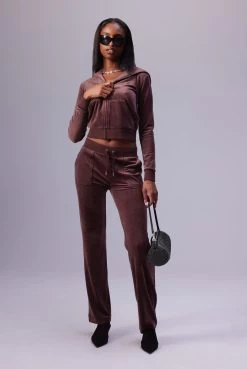 Juicy Couture BITTER CHOCOLATE CLASSIC VELOUR ROBERTSON HOODIE -Juicy Couture 220817 JUICYCOUTURE SHOT 111 022copy2 45516563 1a93 4d0a 916d c4709d3ac427