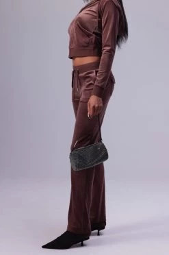 Juicy Couture BITTER CHOCOLATE CLASSIC VELOUR DEL RAY POCKETED BOTTOMS 14 Juicy Couture BITTER CHOCOLATE CLASSIC VELOUR DEL RAY POCKETED BOTTOMS -Juicy Couture 220817 JUICYCOUTURE SHOT 111 037copy2