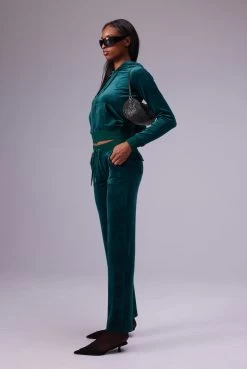 Juicy Couture RAIN FOREST CLASSIC VELOUR ROBERTSON HOODIE -Juicy Couture 220817 JUICYCOUTURE SHOT 130 035copy 896c1839 137f 4c75 8969 853e2722c787