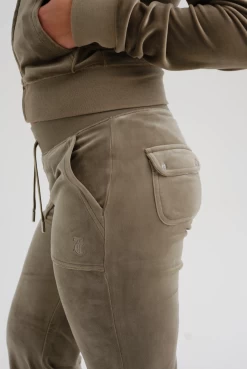 Juicy Couture -Juicy Couture DELRAYBOTTOMS JCAP180 393 VETIVER 002.png2