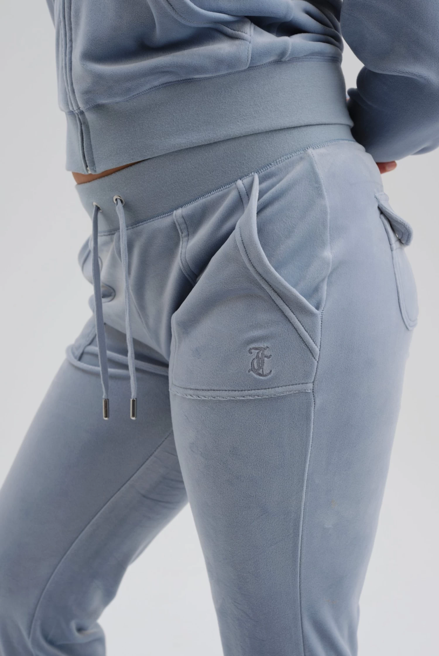 Juicy Couture BLUE FOG CLASSIC VELOUR DEL RAY POCKETED BOTTOMS 2 Juicy Couture BLUE FOG CLASSIC VELOUR DEL RAY POCKETED BOTTOMS - Image 2