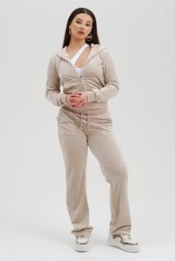 Juicy Couture STRING CLASSIC VELOUR DEL RAY POCKETED BOTTOMS 9 Juicy Couture STRING CLASSIC VELOUR DEL RAY POCKETED BOTTOMS -Juicy Couture SH30 AN ROBERTSONHOODIE JCAP176 509 STRING DELRAYBOTTOMS JCAP180 509 STRING JCPF23 4347 f137bdac 190d 4521 9783 e5e5dac6b02e